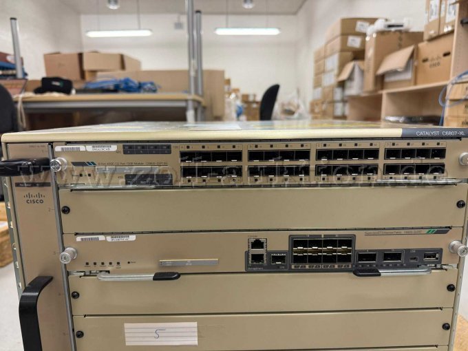 vorne, Nahaufnahme 1 Port Modul mit 32 Steckplätzen