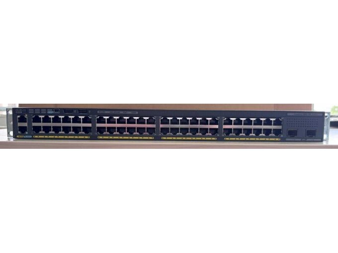 Beispiel-Foto Vorderseite Cisco Switch WS-C2960XR-48FPD-I