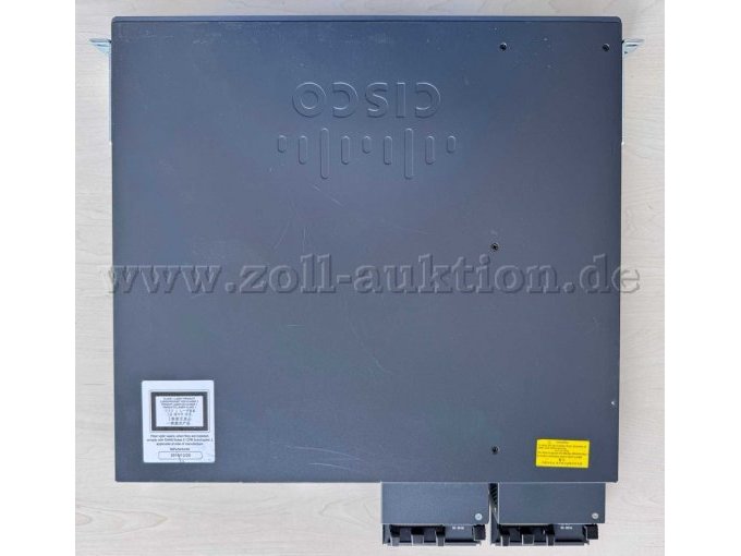Beispiel-Foto Cisco Switch WS-C2960XR-48FPD-I obere Seite mit Kratzspuren