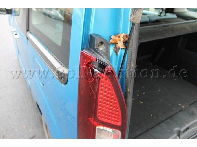 Rücklicht links gebrochen