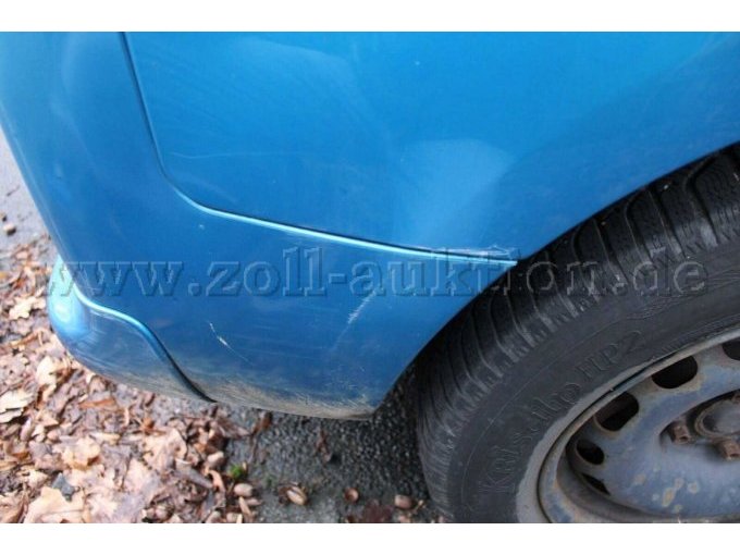 Stoßfänger und Seitenwand hinten rechtsseitig verschrammt