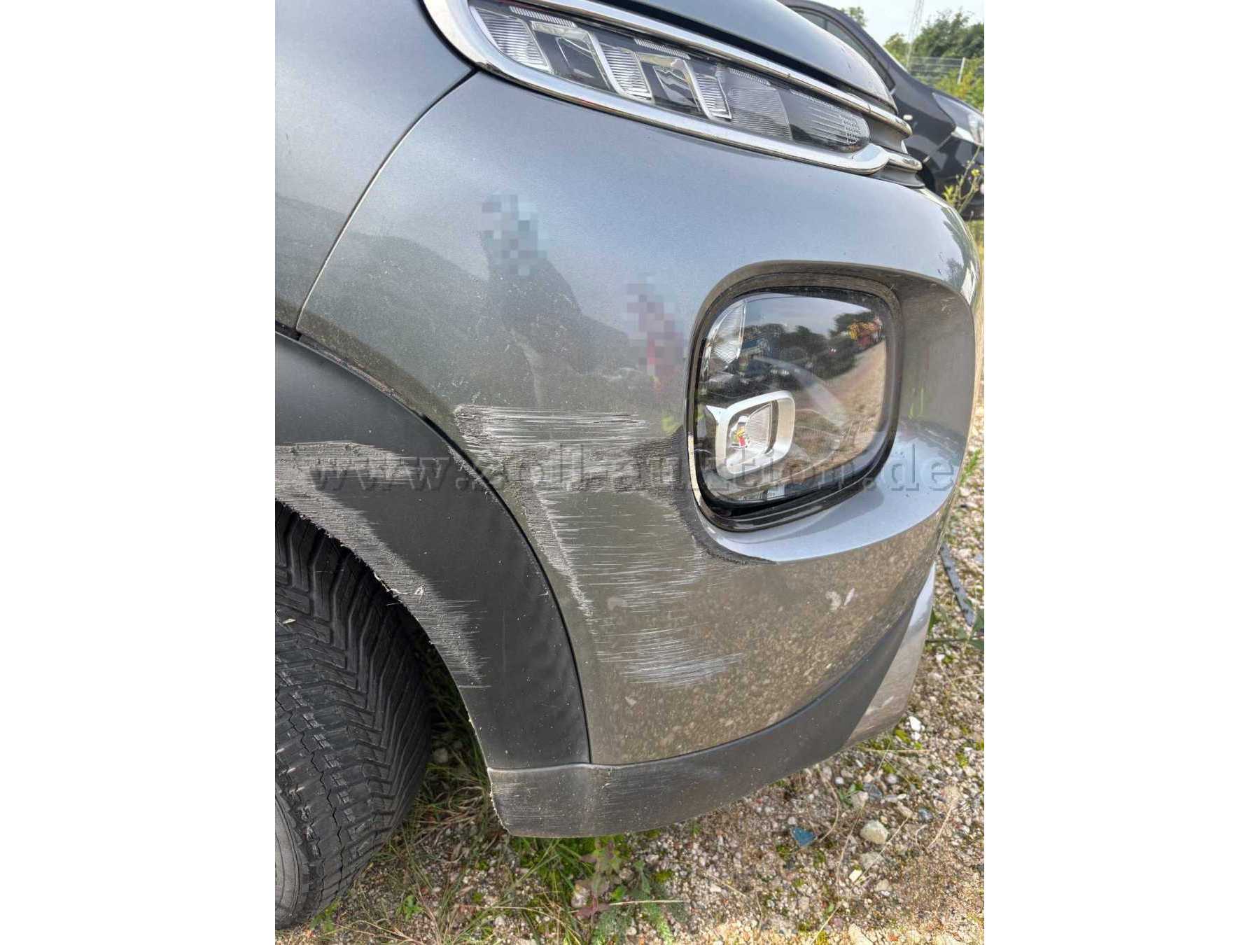 Schaden Beifahrerseite Stoßstange