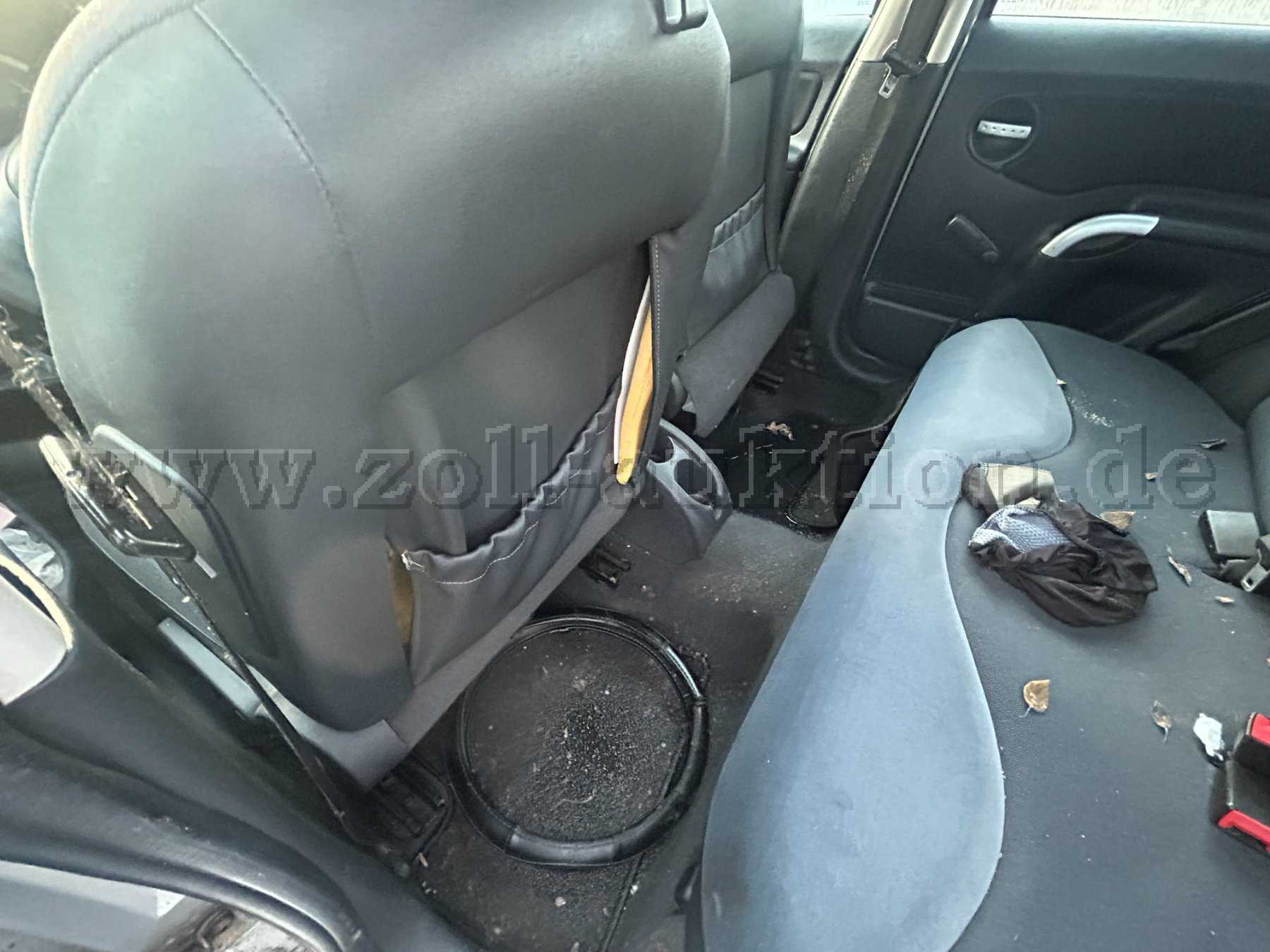 hintere Sitzreihe links