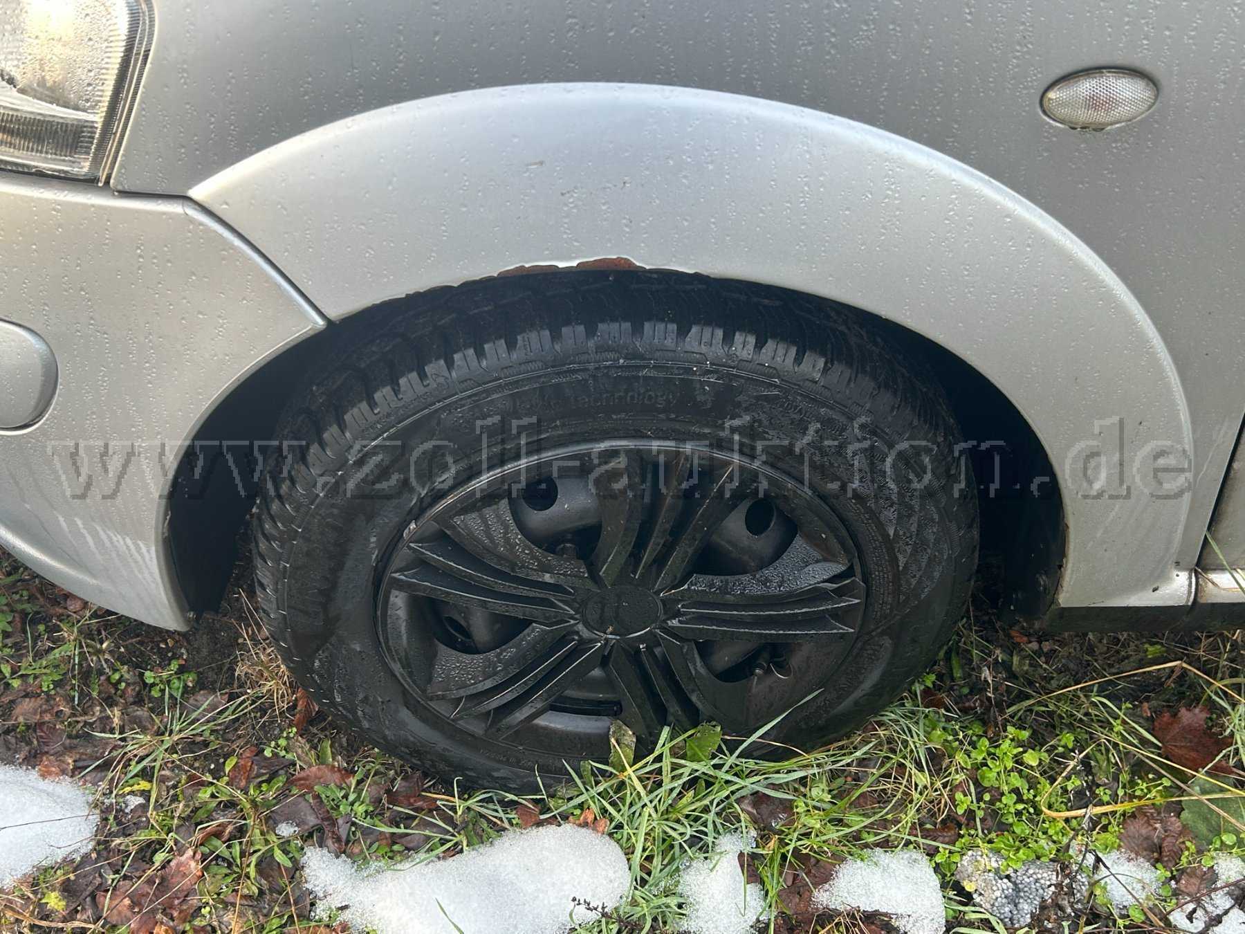 Vorderrad links - Lackschaden