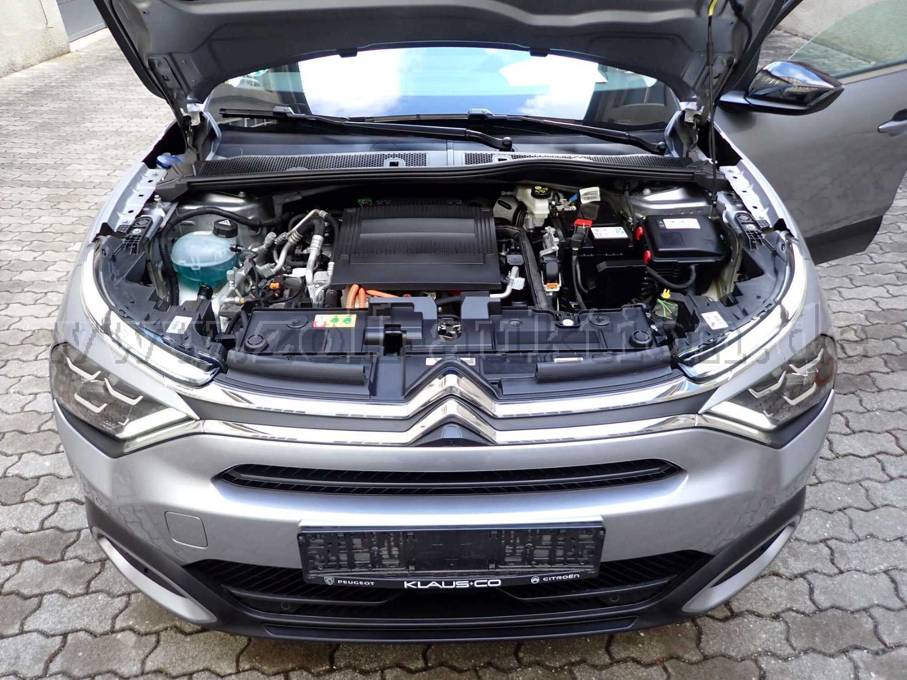 Frontansicht Motorraum