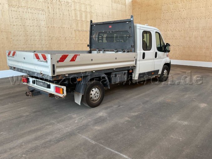 Heck- und Seitenansicht Citroen Jumper