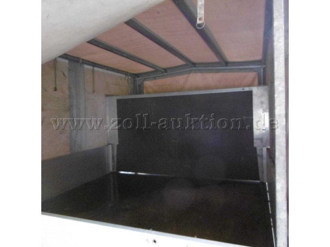Pritsche mit Planen Aufbau von innen
