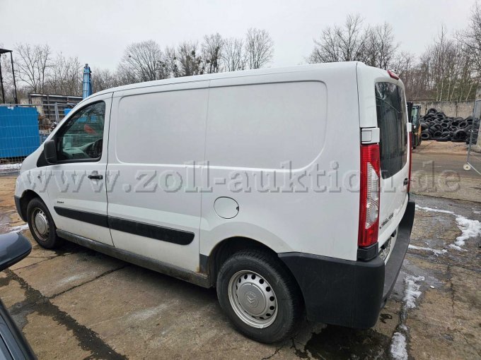 Gesamtansicht Fahrerseite von hinten