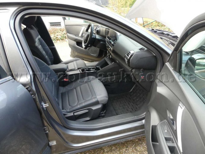 Innenansicht vorn rechts