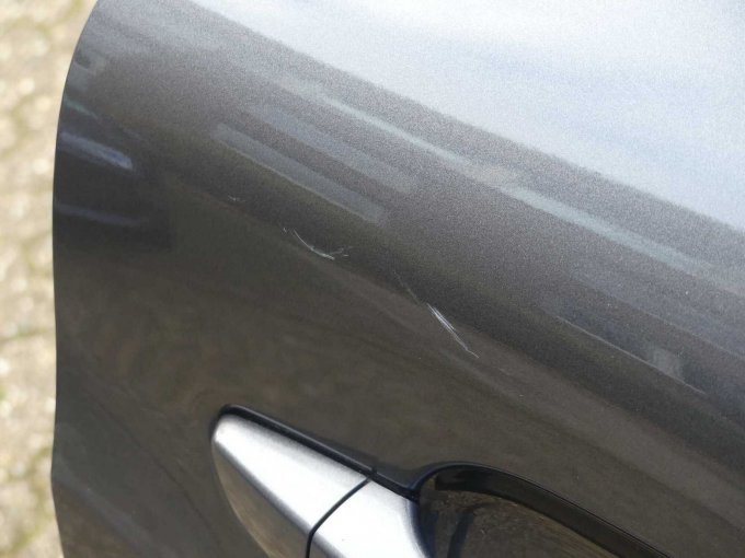Beispiel Kratzer und Beschädigungen Tür hinten rechts
