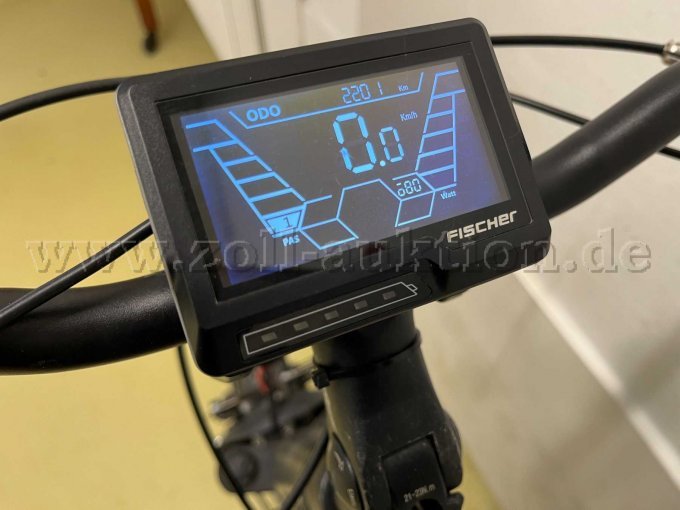 Der eingeschaltete Fahrradcomputer zeigt unter anderem einen schwachen Akku (nur ein Balken) und den Gesamtkilometerstand von 2.201 Kilometer an. Der Akkustand wird durch Blinken angezeigt.