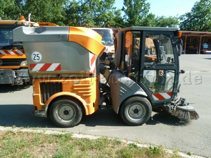 Kehrmaschine seitlich rechts