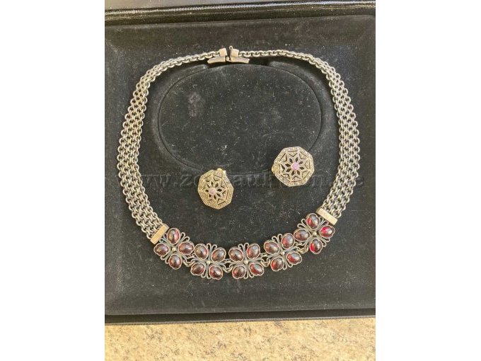 Collier mit Ohrensteckern