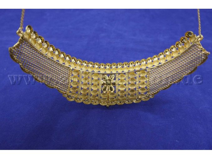 Collier von hinten