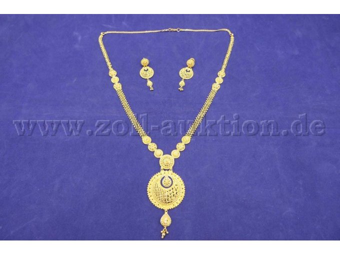 Collier + Ohrstecker von vorne