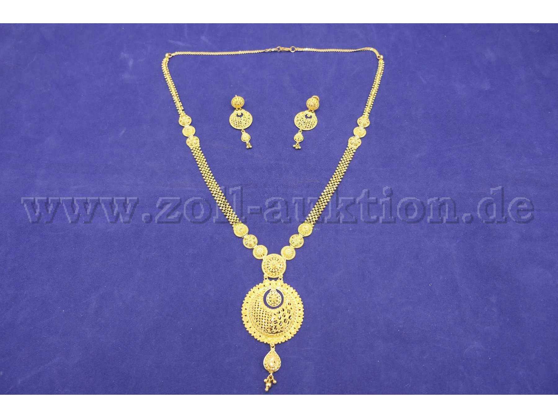 Collier + Ohrstecker von vorne