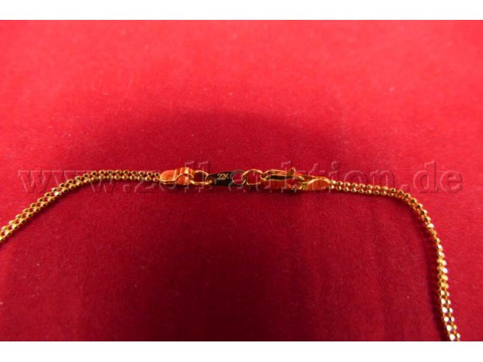 Detailaufnahme 22 Karat-Punzierung mit Verschluss