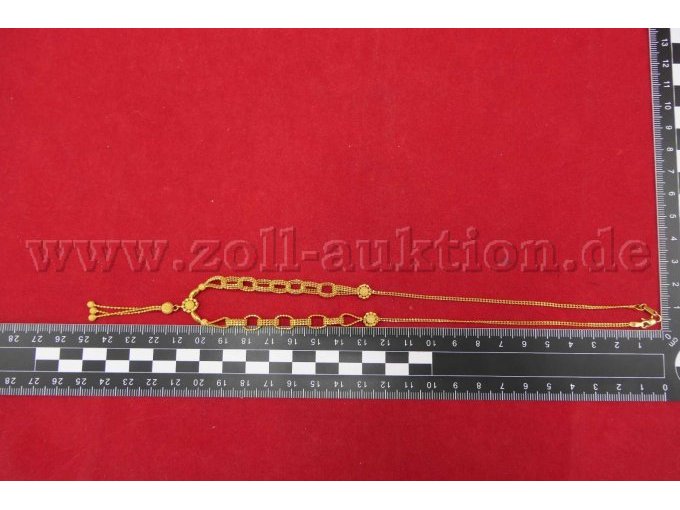 Detailaufnahme der Kette mit Maßstab