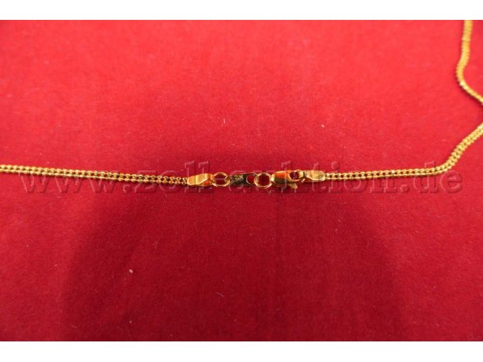 Detailaufnahme 22 Karat-Punzierung mit Verschluss