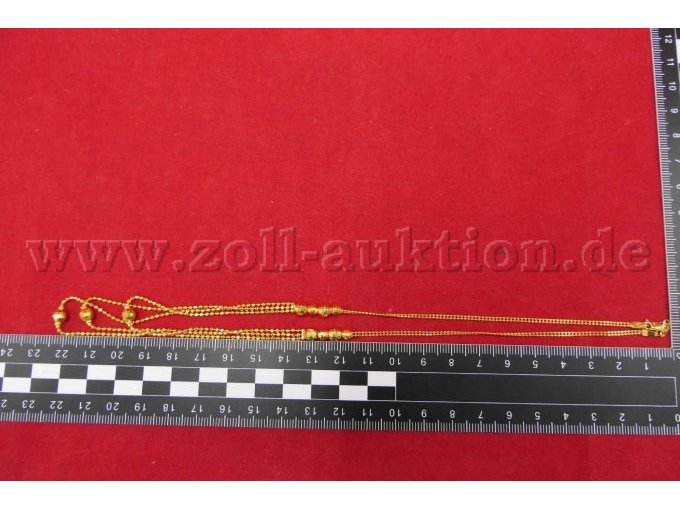 Detailaufnahme der Kette mit Maßstab