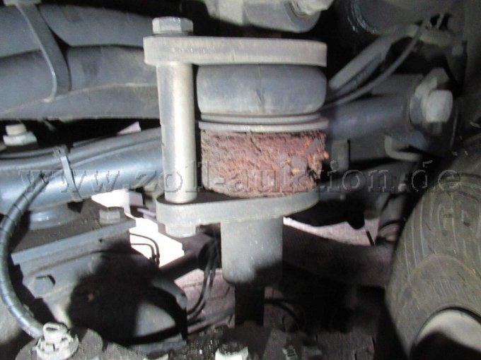 Bild 13 Pralldämpfer - Dämpfer rissig spröde