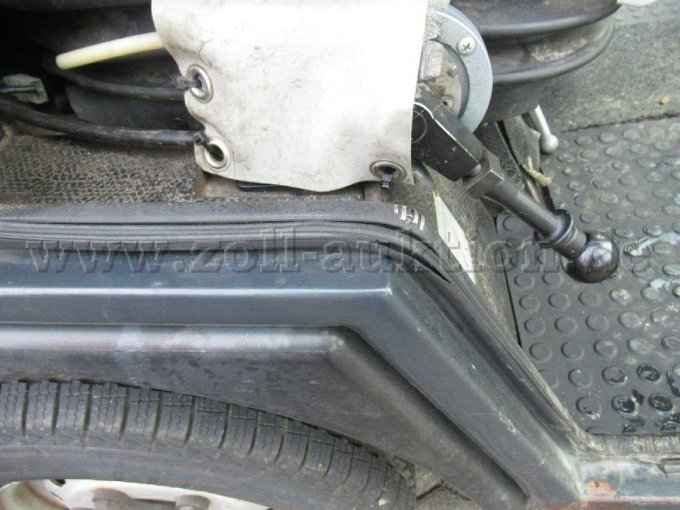 Bild 8 Türdichtung rechts gerissen