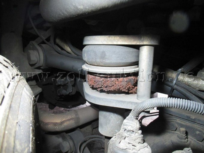 Bild 14 Pralldämpfer - Dämpfer rissig spröde