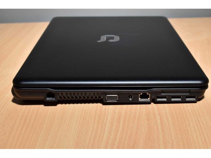 Compaq 615 – NX562EA – 15,6 Zoll (39,6 cm)
Ansicht von der Seite