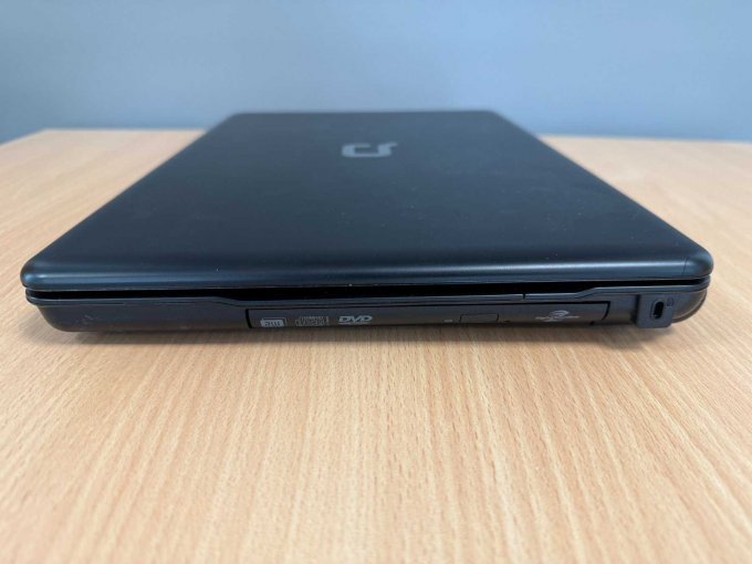 Compaq 615 – NX569EA – 15,6 Zoll (39,6 cm)
Ansicht geschlossen von der Seite
