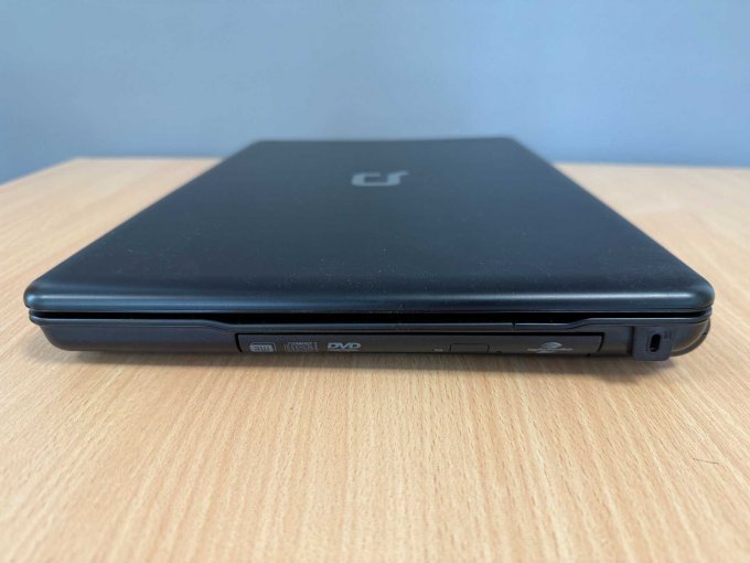 Compaq 615 – NX569EA – 15,6 Zoll (39,6 cm)
Ansicht von der Seite