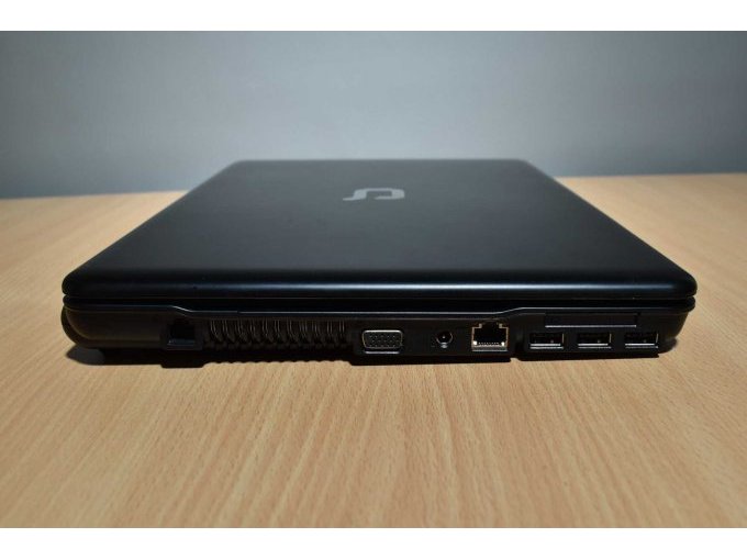 Compaq 615 Notebook – 15,6 Zoll (39,6 cm)
Ansicht von der Seite