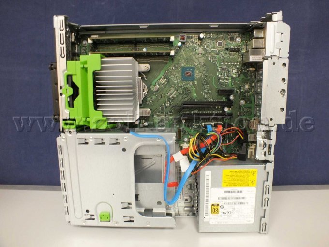 Gesamtansicht Fujitsu Esprimo in geöffnetem Zustand