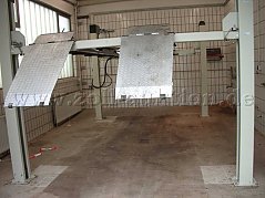 ges. Bühne Auffahrseitig oben Höhe 185 cm