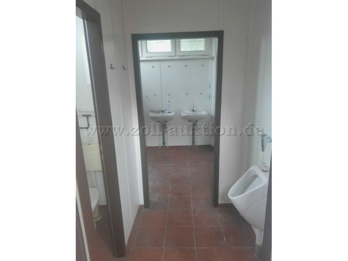 Blick Innen Richtung Sanitäreinrichtungen