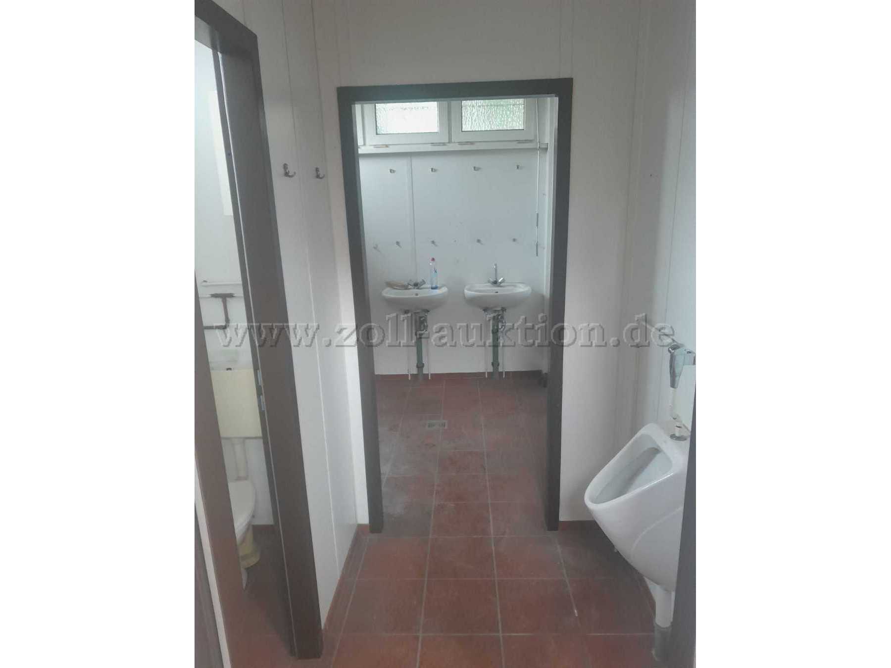 Blick Innen Richtung Sanitäreinrichtungen