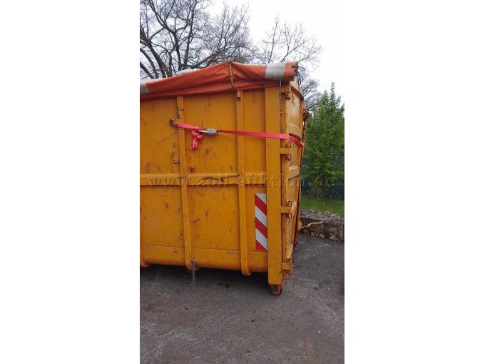 Container aus der Form gedrückt