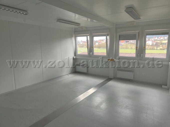 Innenansicht Doppelcontainer zum Fenster hin.