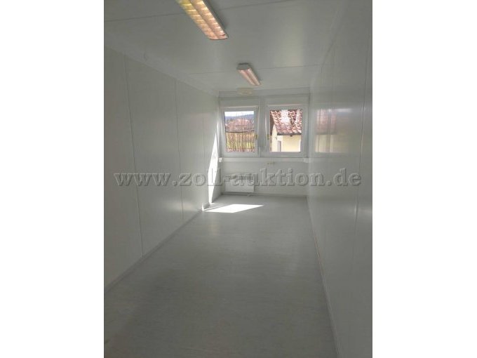 Innenansicht Einzelcontainer zum Fenster hin.