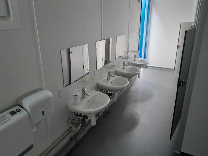 Container innen Waschbecken