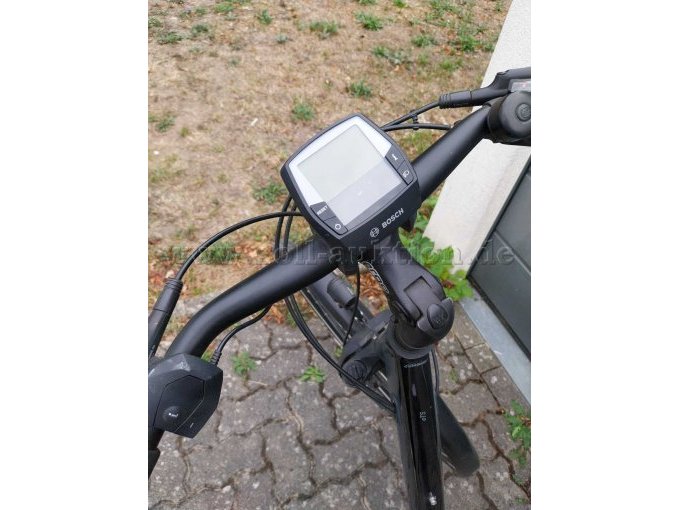 Ansicht Display und Lenkrad, Handbremsen
