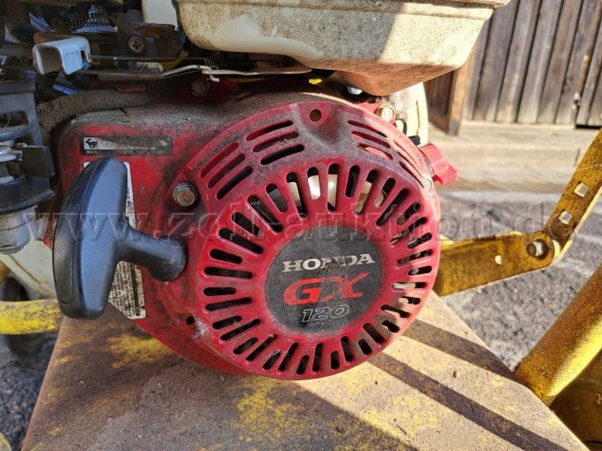 Ansicht Motor mit Bezeichnung des Herstellers