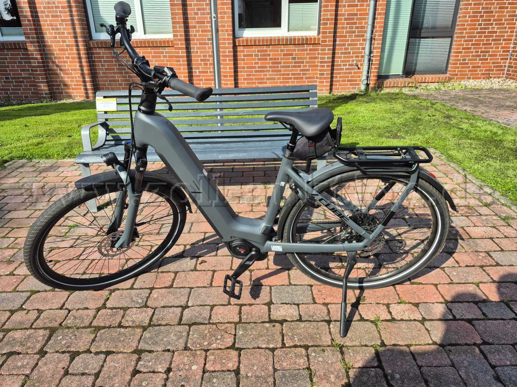 Cube Kathmandu hybrid ONE 800
Seitenansicht