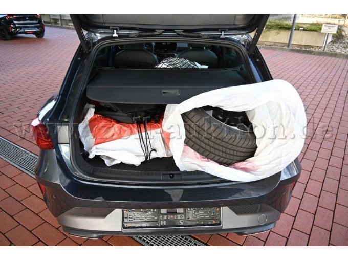 Ansicht Kofferraum mit Sommerkomplettradsatz