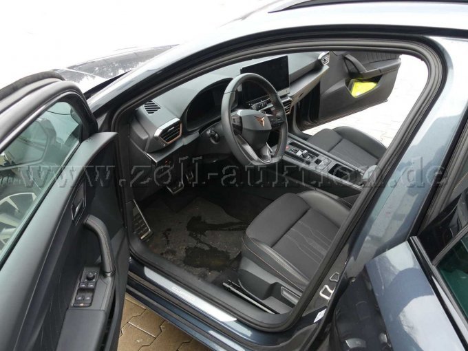 Innenansicht vorn links