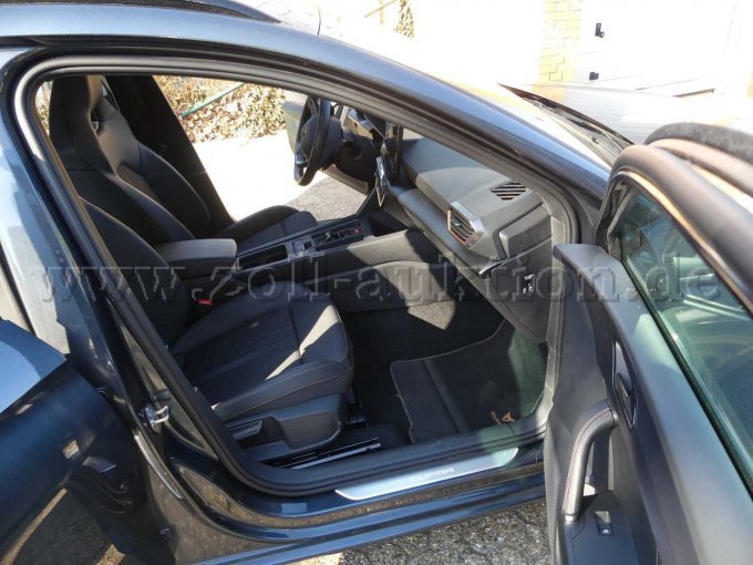 Innenansicht vorn rechts-1