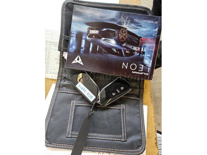 Schlüssel und Bordliteratur