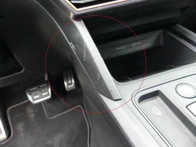 Beispiel Kratzer, Verschmutzungen, Beschädigungen Innenverkleidungen