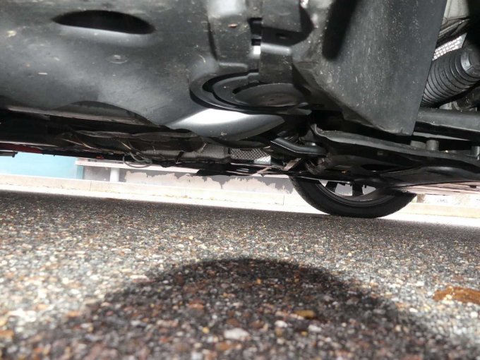 Beschädigungen Unterboden rechts