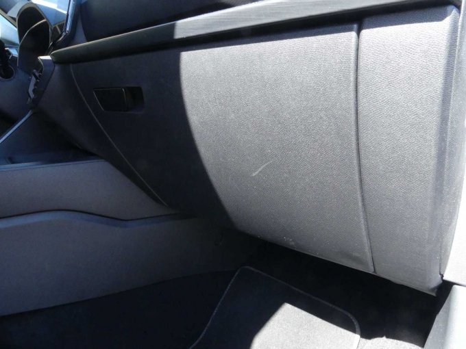 Armaturentafel Beifahrerseite Kratzer+Schmutzstreifen