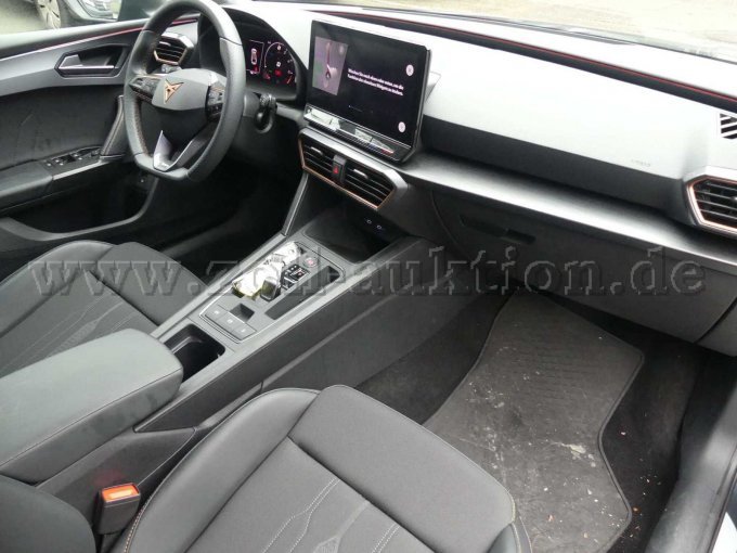 Innenansicht vorne rechts